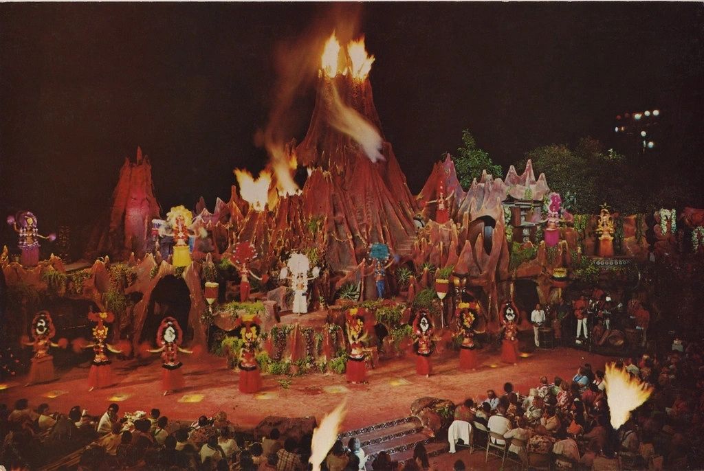 The Tikis Hawaiian entertainment group performing